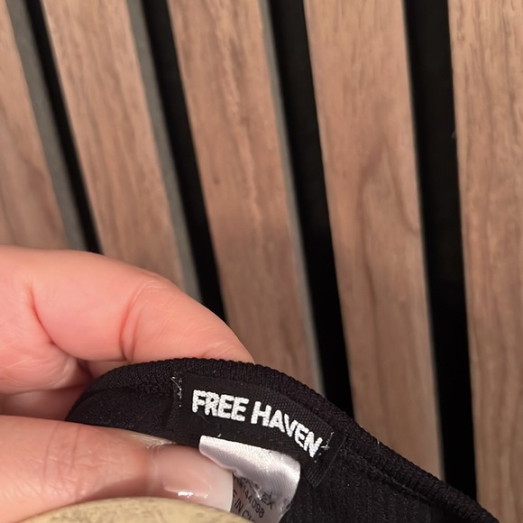 Crop top with crystals - Picture 4 of 4